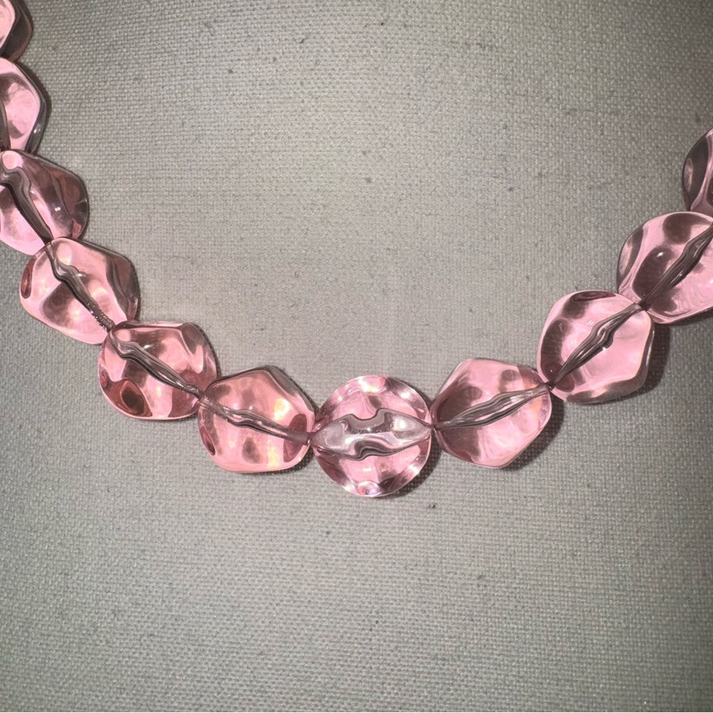 Vintage Avon pink beaded necklace - Picture 2 of 4